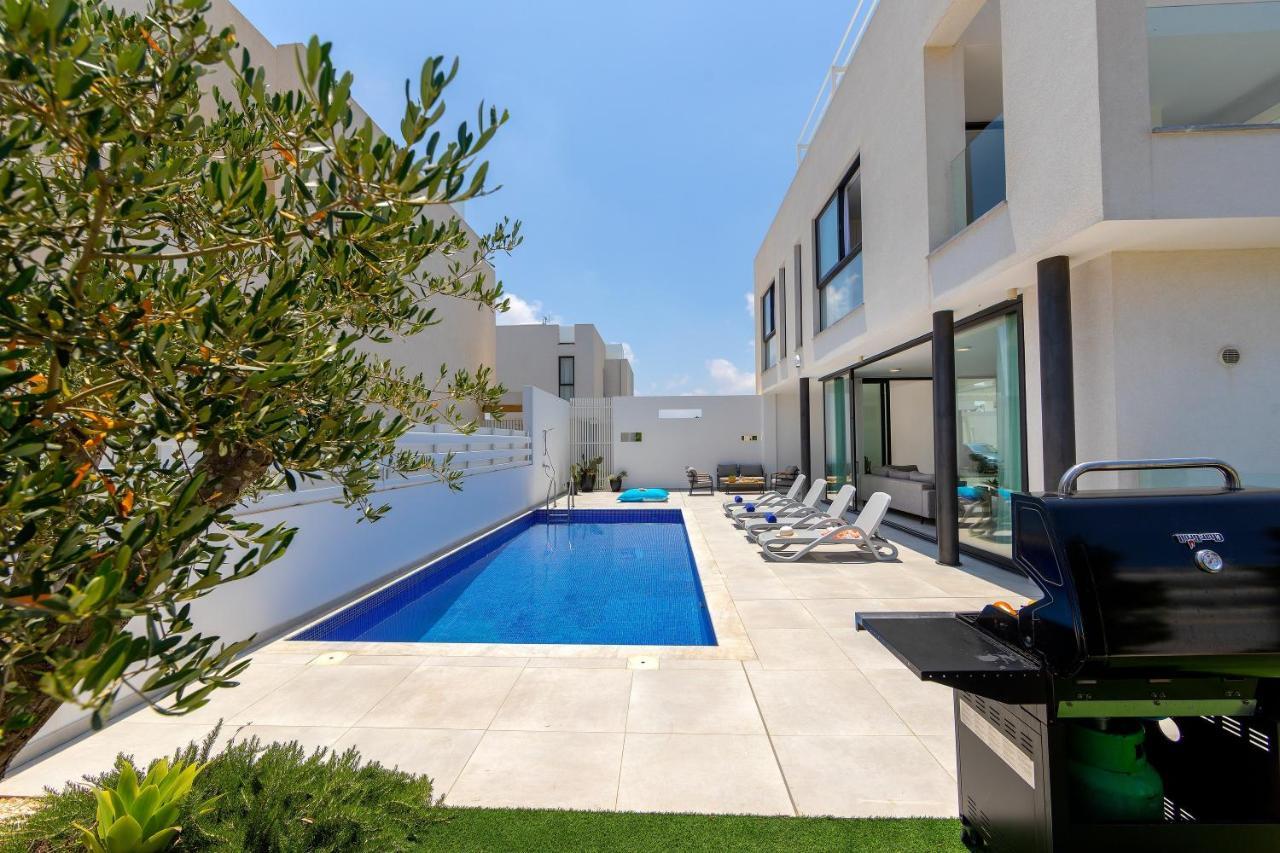Villa Almaria 16 *